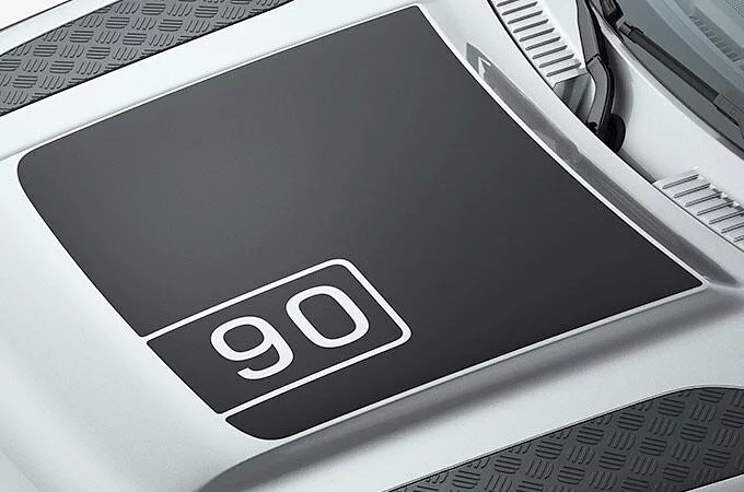 غطاء محرك بلون أسود مطفأ