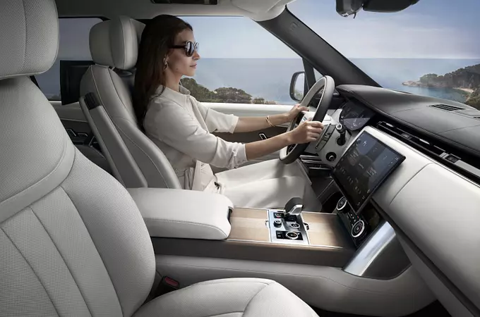 NEW RANGE ROVER INTERIOR