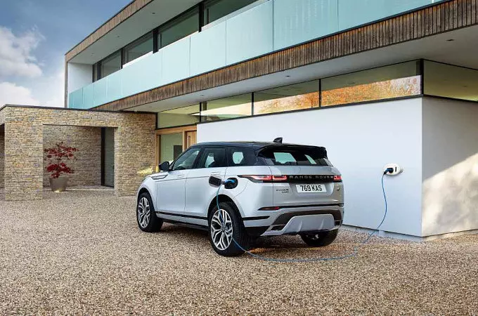 JAGUAR I LAND ROVER WYZNACZAJĄ KIERUNEK ELEKTRYFIKACJI