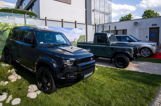 JAGUAR I LAND ROVER WŁĄCZAJĄ SIĘ W OBCHODY PLATYNOWEGO JUBILEUSZU KRÓLOWEJ