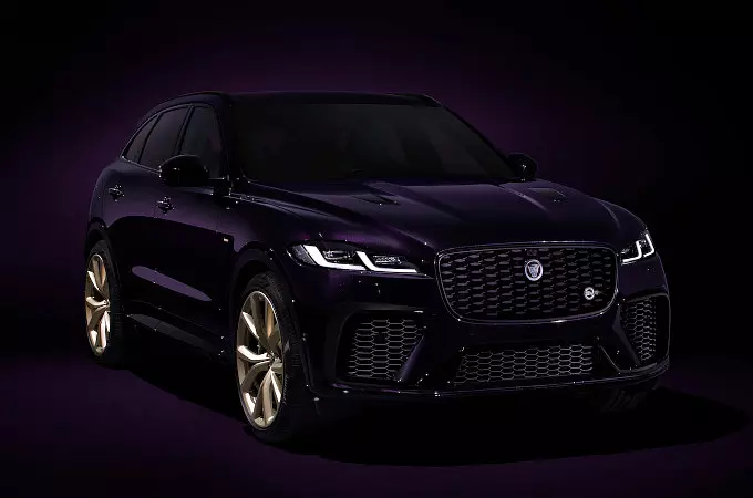 „JAGUAR“ PRISTATĖ RIBOTO LEIDIMO „F-PACE SVR EDITION 1988“ VISUREIGĮ: Į KELIUS IŠRIEDĖS TIK 394 AUTOMOBILIAI

