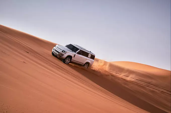 LAND ROVER RADĪJIS DEFENDER 8 PASAŽIERIEM