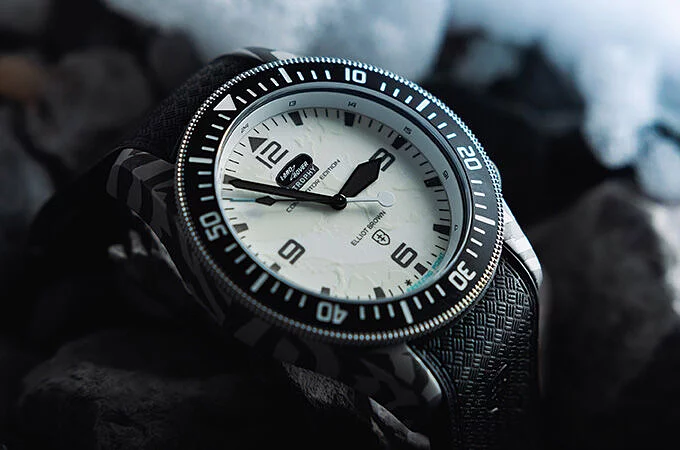 LAND ROVER CLASSIC UNVEILS EXCLUSIVE ELLIOT BROWN WATCH INSPIRED BY THE LATEST CLASSIC DEFENDER WORKS V8 TROPHY II
