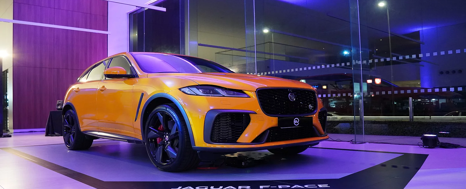 JAGUAR SV NIGHT HIGHLIGHTS F-PACE SVR