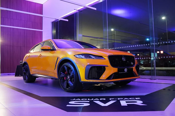 JAGUAR SV NIGHT HIGHLIGHTS F-PACE SVR
