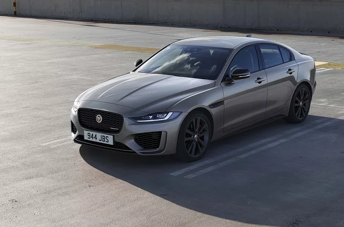 JAGUAR XE