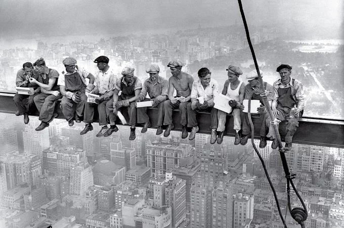 Lunch Atop a Skyscraper (Gökdelen Tepesinde Öğle Yemeği) | 1932
