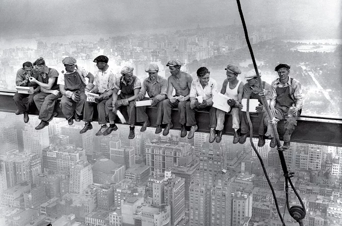 Lunch Atop a Skyscraper