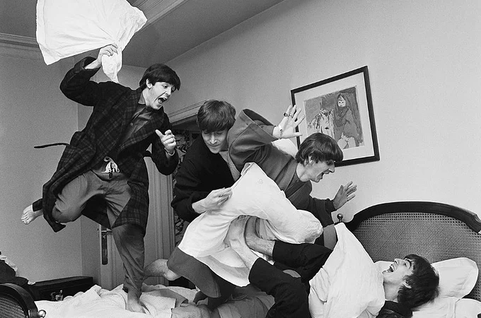 The Pillow Fight (Yastık Savaşı) | 1964, Harry Benson