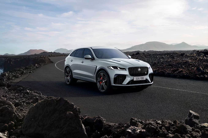 JAGUAR F-PACE ТЕПЕР ПРЕДСТАВЛЕНО У ВЕРСІЇ R-DYNAMIC BLACK