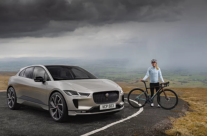 JAGUAR I-PACE ПОДОЛАВ ВИСОТУ ЕВЕРЕСТУ НА ОДНОМУ ЗАРЯДІ