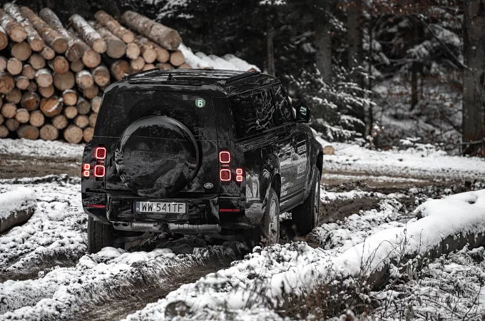 Defender zdobył ponad 50 światowych nagród, w tym samochód Top Gear roku 2020