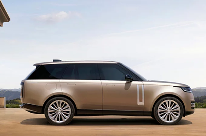 NEW RANGE ROVER EARNS COVETED PRODUCTION CAR OF THE YEAR DESIGN AWARD