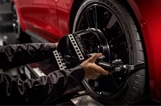 YOUNG MASTER MECHANIC STAŻ MARZEŃ Z JAGUAREM I LAND ROVEREM