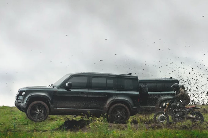 У новому фільмі про Джеймса Бонда сучасний Land Rover Defender здолав найскладніші випробування