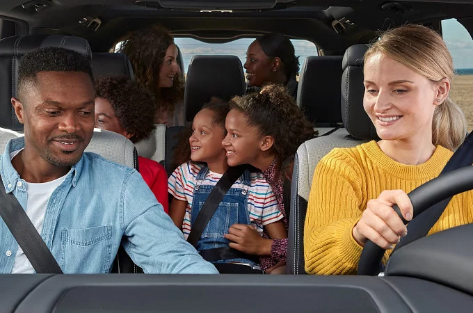 NIEZRÓWNANA WSZECHSTRONNOŚĆ
