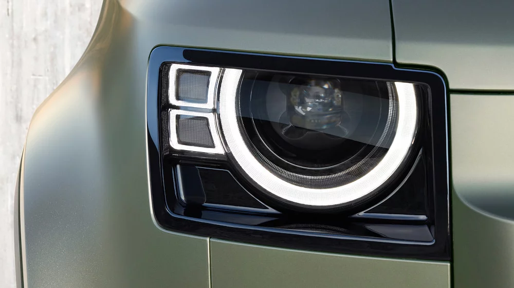 UNMISTAKABLY DEFENDER