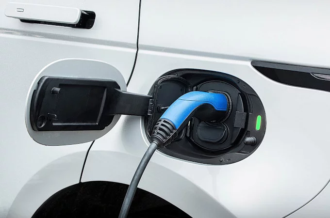 NAPĘD HYBRYDOWY PHEV 

