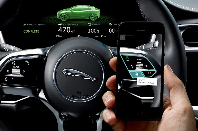 יישום Jaguar iGuide: הנחיות לגבי הרכב תוך כדי נסיעה

