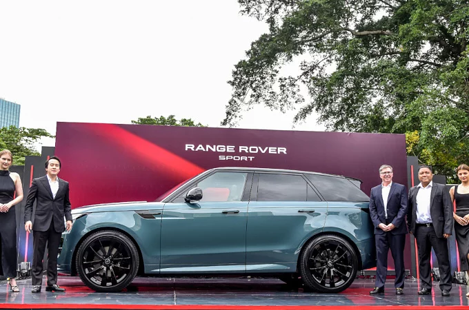 LAND ROVER LAUNCHES THE FIRST RANGE ROVER SPORT ELECTRIC HYBRID CAR TO INDONESIAN MARKET