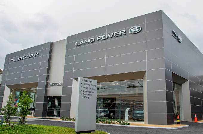 MODERN AND LUXURY, THE FIRST JAGUAR &amp; LAND ROVER SHOWROOM HAS OFFICIALLY OPEN