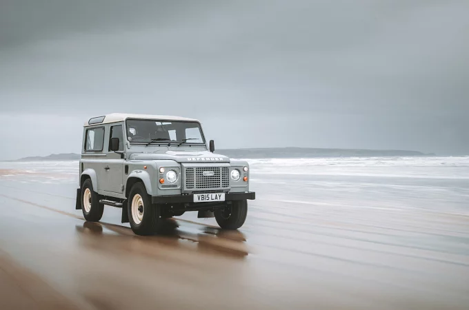 PRISTATYTAS RIBOTO LEIDIMO KLASIKINIS „DEFENDER WORKS V8 ISLAY EDITION“