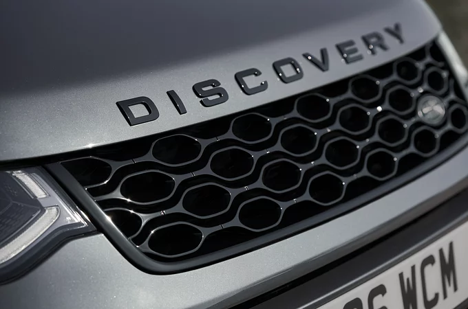 Nowy Discovery Sport wprowadza również subtelne zmiany zewnętrzne, podkreślające jeszcze bardziej DNA marki.