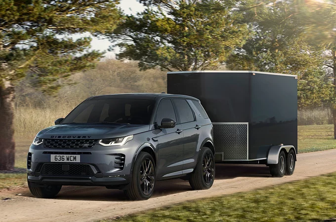 Discovery Sport towing a caravan