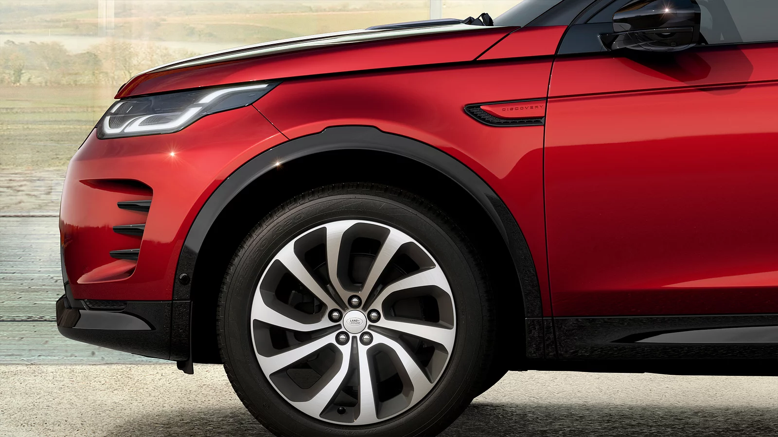 DISCOVERY SPORT<br>OPTIONS AND ACCESSORIES